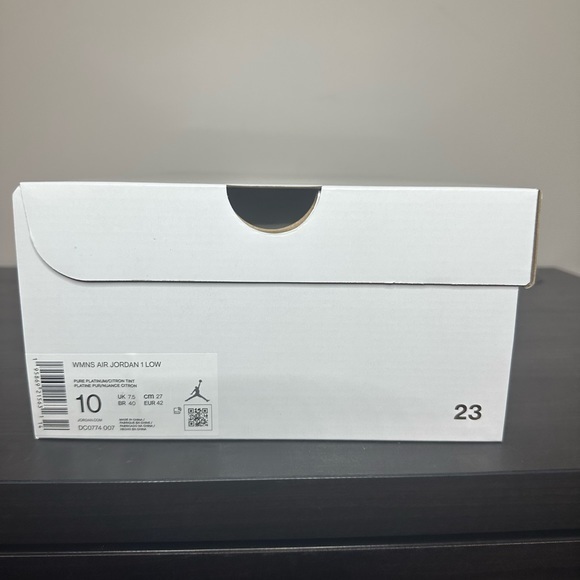 Air Jordan 1 Low 'Lemonade' Platinum Citron White DC0774-007 Womens 10/Men’s 8.5 - Picture 6 of 7